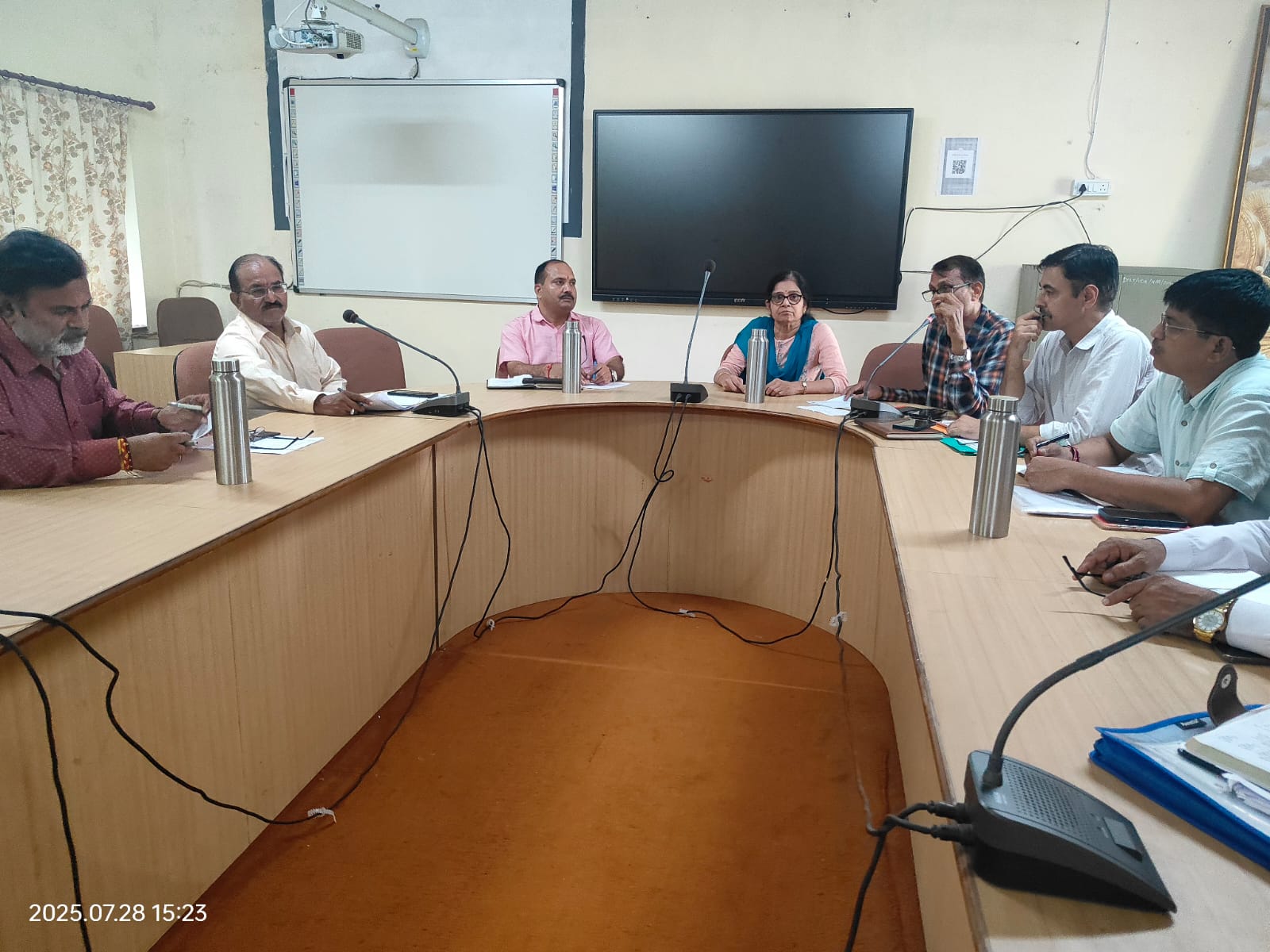संभाग स्तरीय प्रशासनिक बैठक :विद्यार्थियों की सुरक्षा को सर्वोच्च प्राथमिकता दिए. जानें के निर्देश