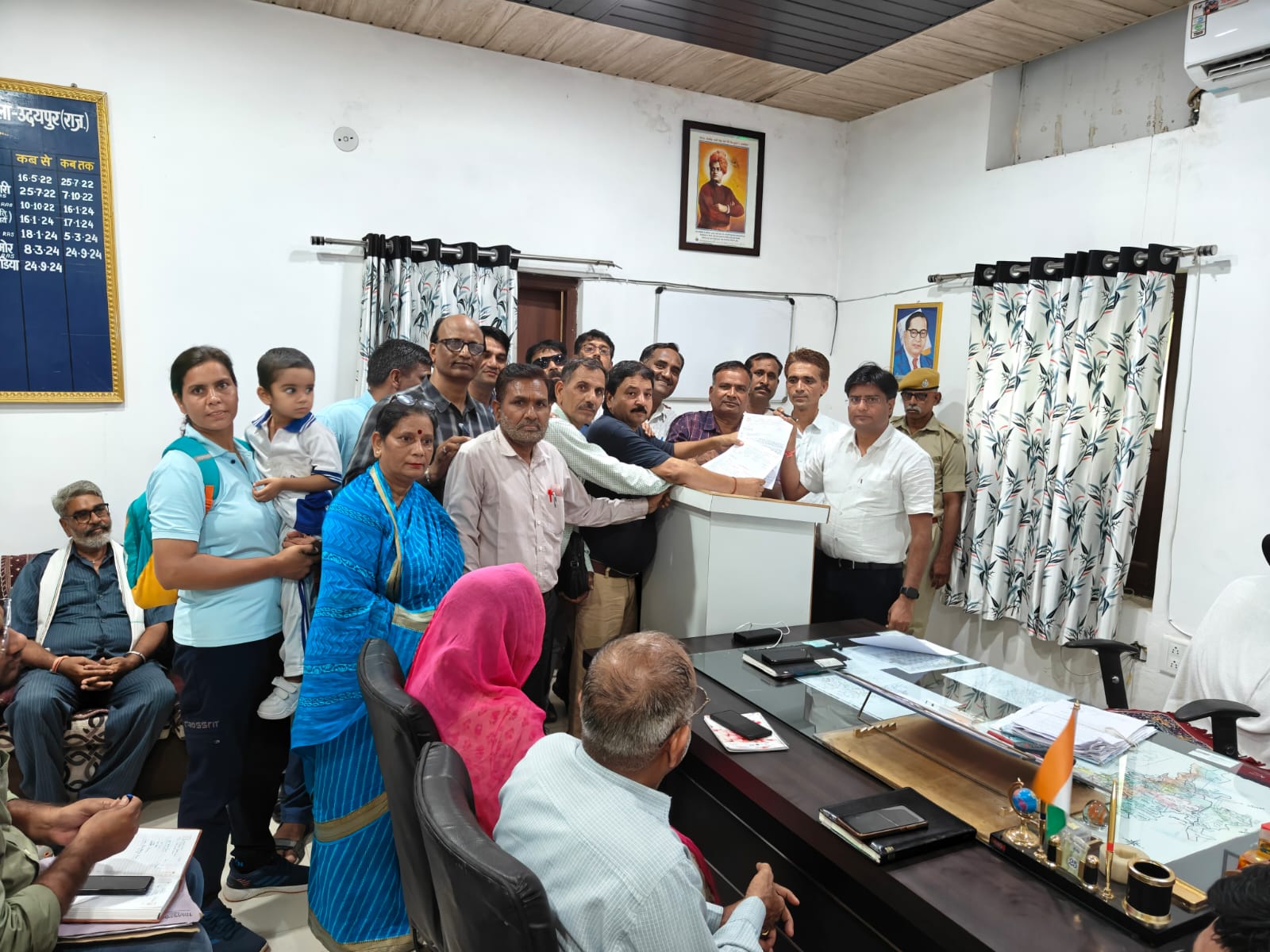 राजस्थान शिक्षक संघ (राष्ट्रीय) ने धरना प्रदर्शन कर उपखण्ड अधिकारी को सौंपा ज्ञापन