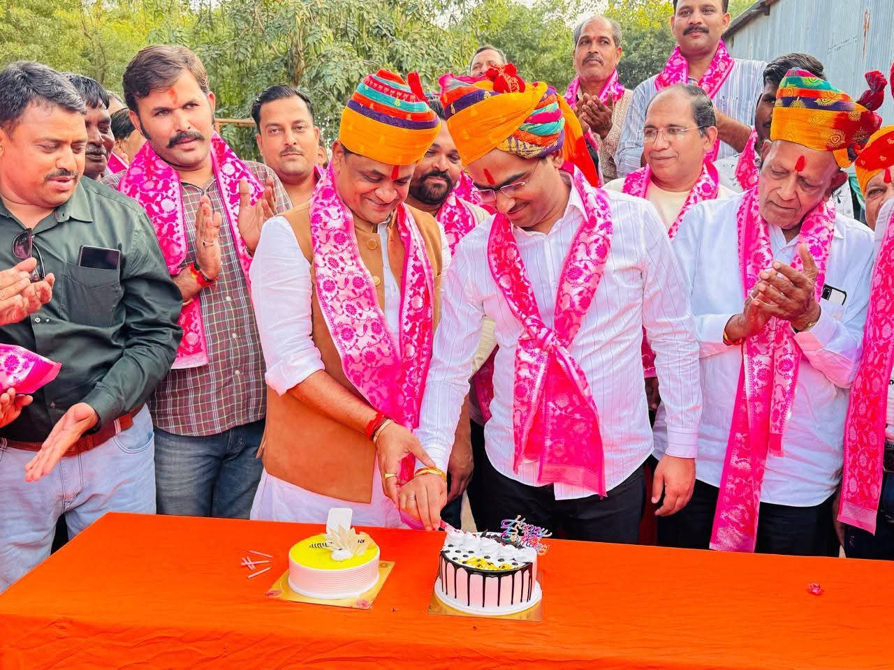 गौ शाला में गोवर्धन पूजा एवं दीपावली स्नेह मिलन का हुआ आयोजन, पालिका उपाध्यक्ष सेठिया का मनाया जन्मदिन
