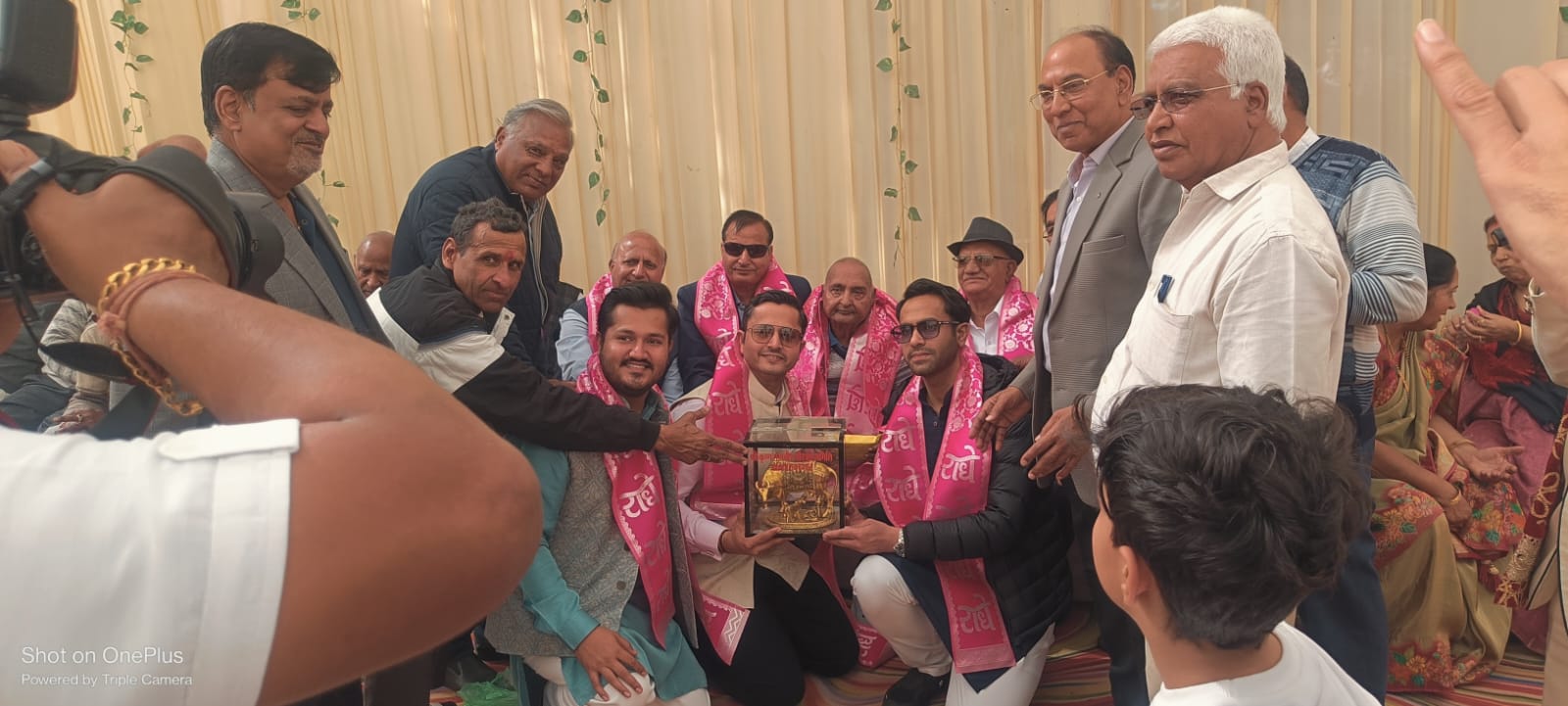 गौ के लिए 121000 किए भेंट
