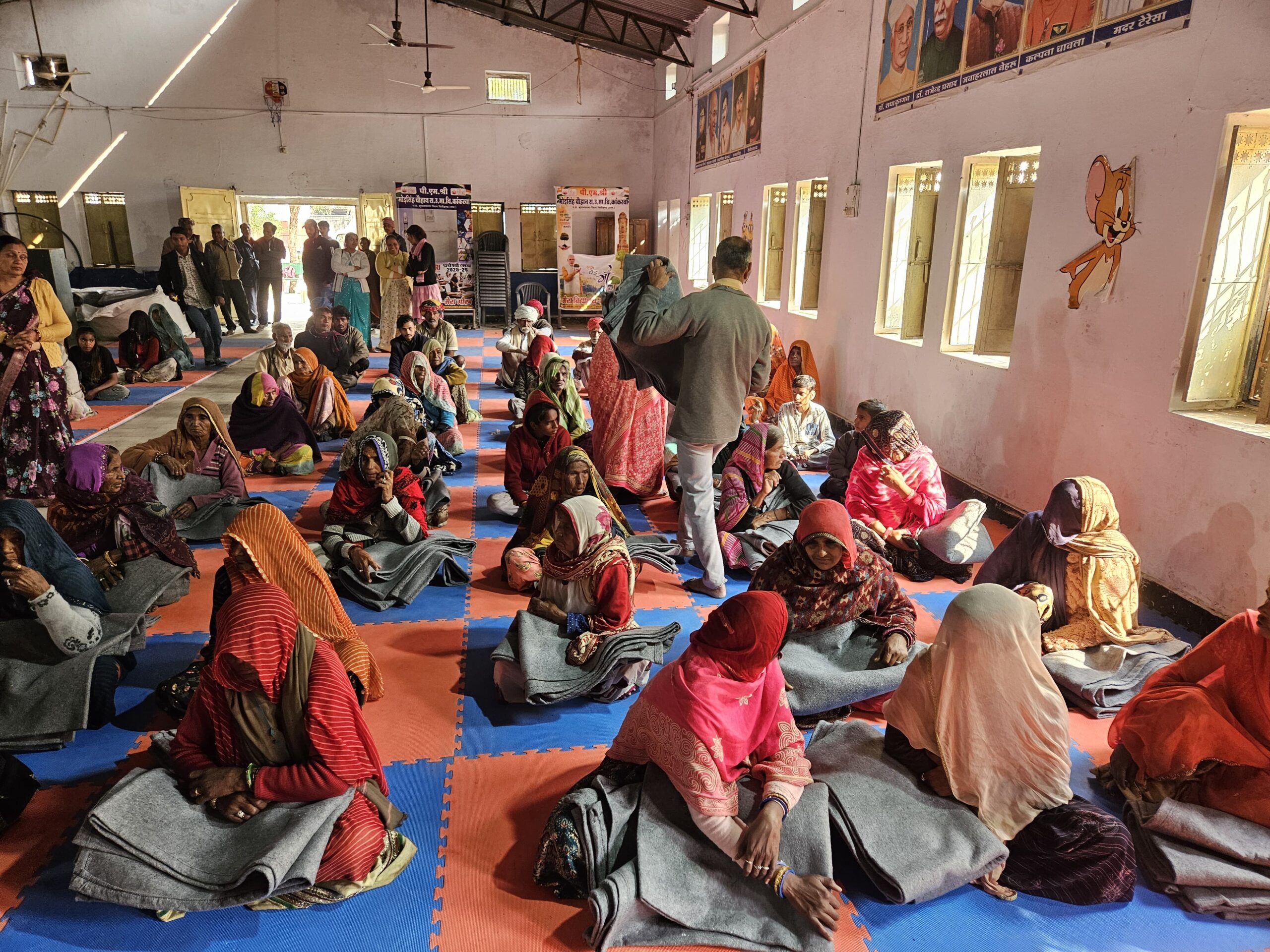 जरूरतमंदों को किया 150 कंबलों का वितरण