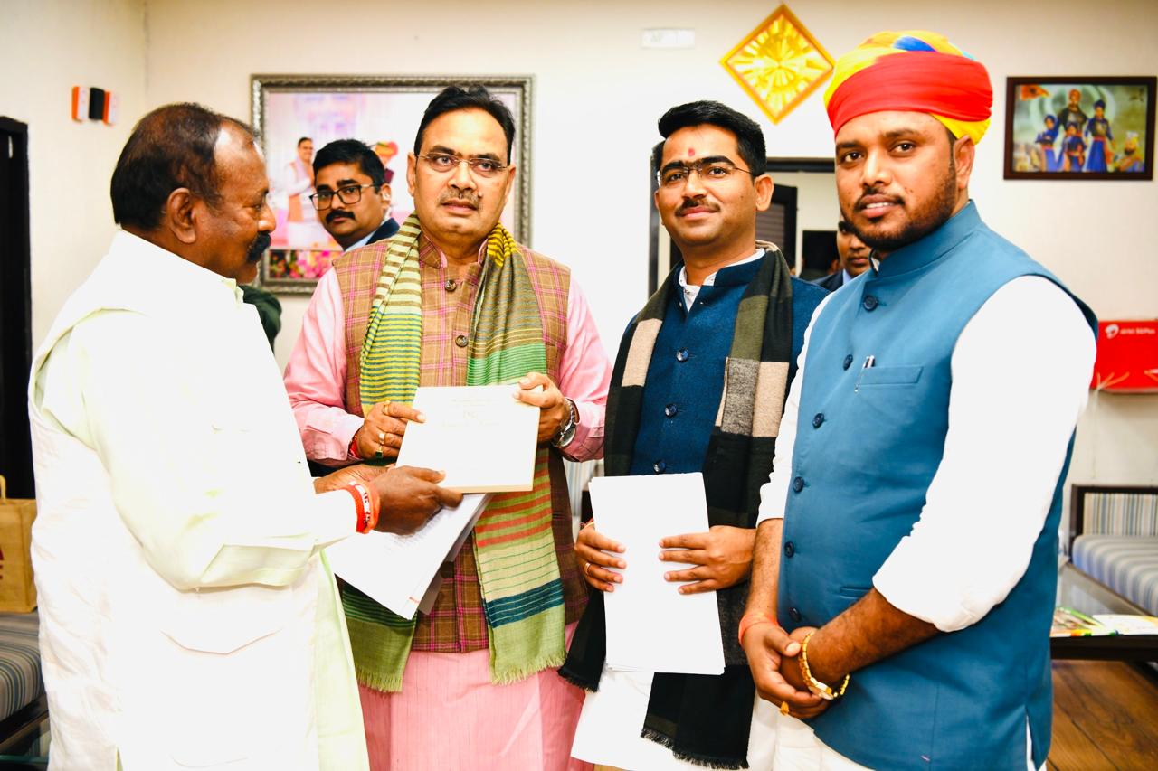 बजट में जनजाति बाहुल्य विधानसभाओं की विभिन्न मांगों को लेकर मुख्यमंत्री से मिले जिलाध्यक्ष पुष्कर