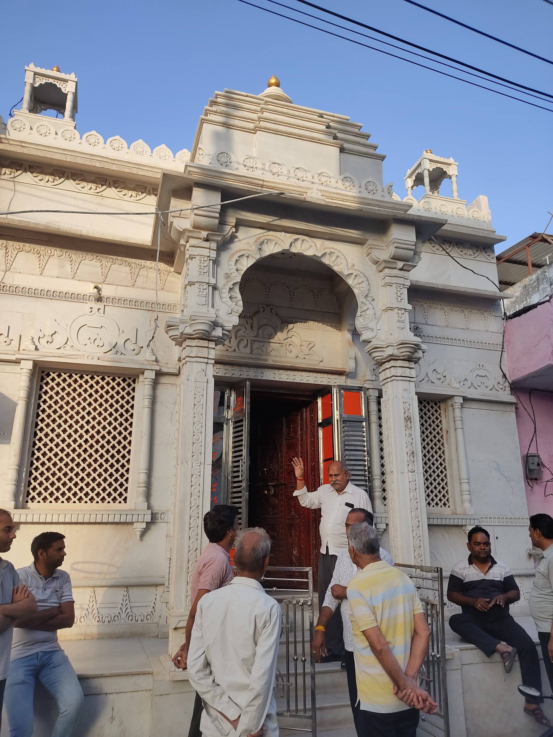 फतहनगर के दिगंबर जैन मंदिर में चोरी का प्रयास
