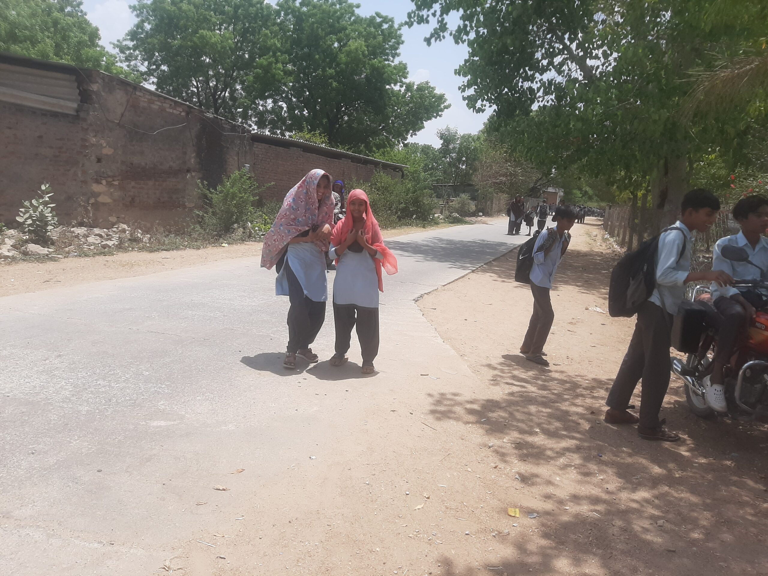 फतहनगर क्षेत्र में भीषण गर्मी का कहर, तापमान 41 डिग्री पहुंचा, जनजीवन प्रभावित