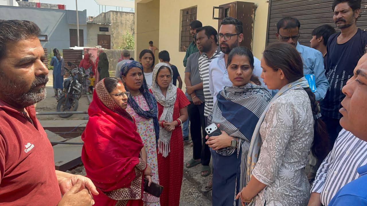 जिला कलक्टर सहित वरिष्ठ अधिकारियों ने किया व्यापक निरीक्षण,पेयजल व्यवस्था में लापरवाही पर सहायक एवं कनिष्ठ अभियंता को चार्जशीट देने के निर्देश