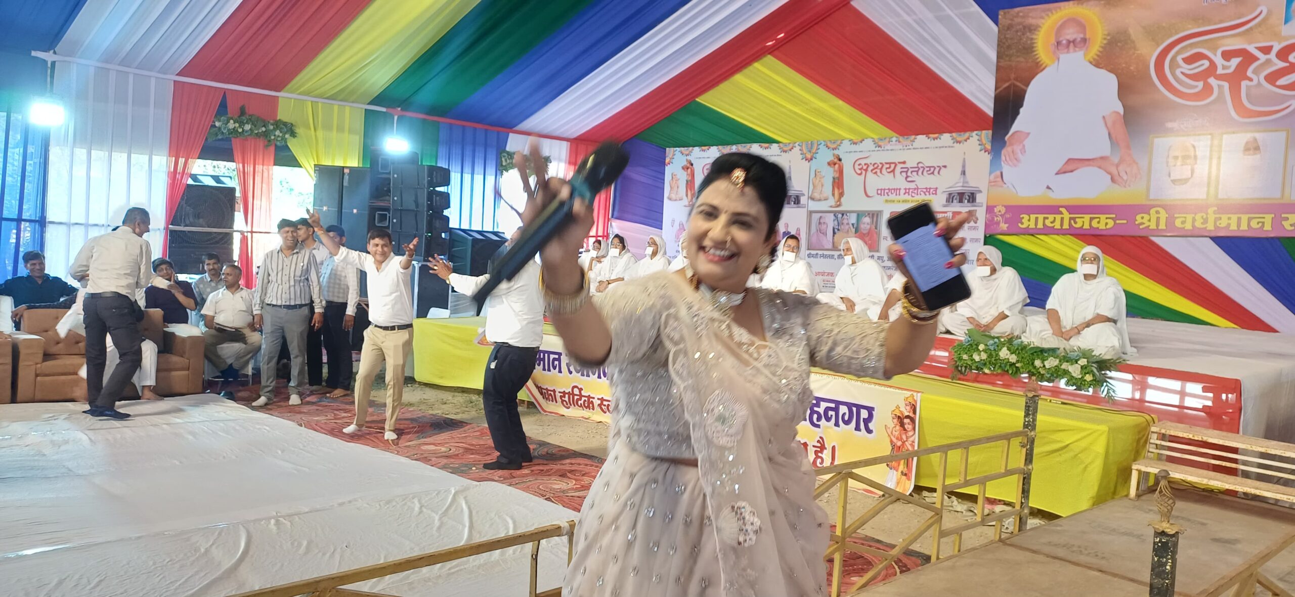पारणा महोत्सव: मेहंदी-चौबीसी संग भक्ति की गूंज, सिंगर निशा हिंगड़ ने बांधा समां, आज होंगे तपस्वियों के पारणे