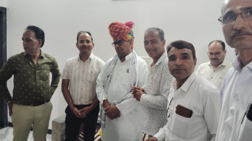 फतेहनगर विद्यालय में शिक्षकों की कमी को लेकर शिक्षा मंत्री से मिले प्रतिनिधि, शीघ्र समाधान का आश्वासन