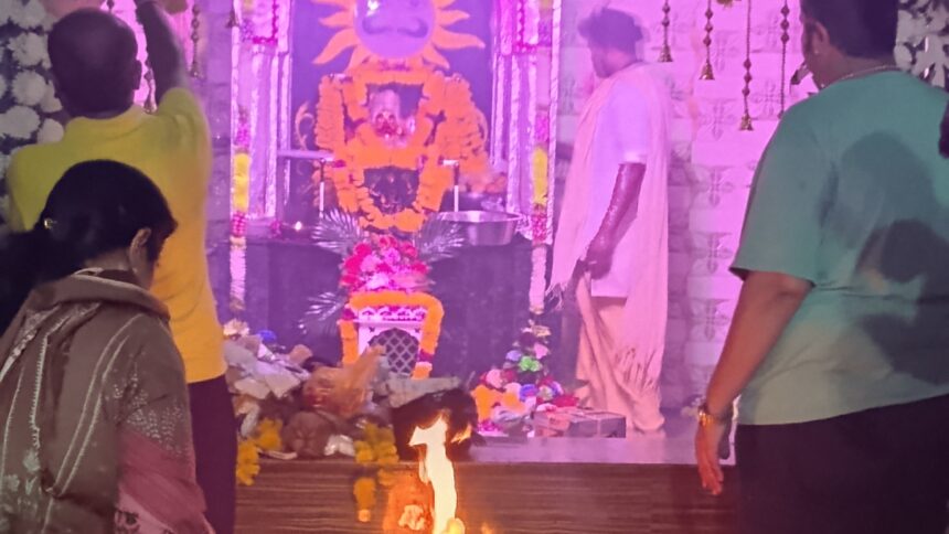 शनि जयंती पर शनि अमावस्या का उल्लास: फतेहनगर के शनि देव मंदिर में उमड़ा श्रद्धा का सैलाब