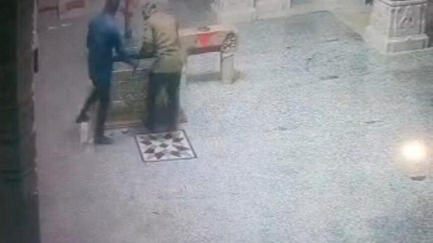 मां चामुंडा मंदिर में चोरी से सनसनी: दान पात्र तोड़ नकदी ले उड़े बदमाश, CCTV में कैद वारदात