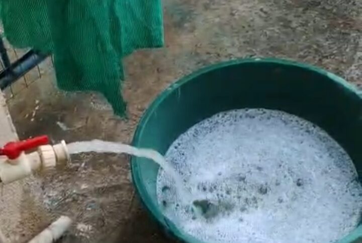 दूषित जलापूर्ति से त्रस्त हुए नगरवासी, झागदार पानी आने से बढ़ी चिंता
