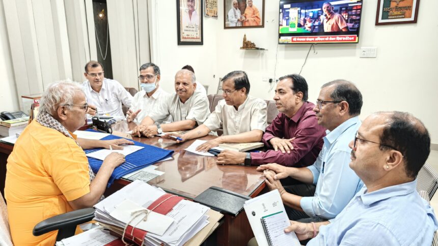 शिक्षा मंत्री के साथ शैक्षिक महासंघ की वार्ता , गतिरोध समाप्त,आंदोलन स्थगित,ग्रीष्मावकाश 28 जून तक,प्रधानाचार्य अधिकृत अवकाश पूर्व की भांति