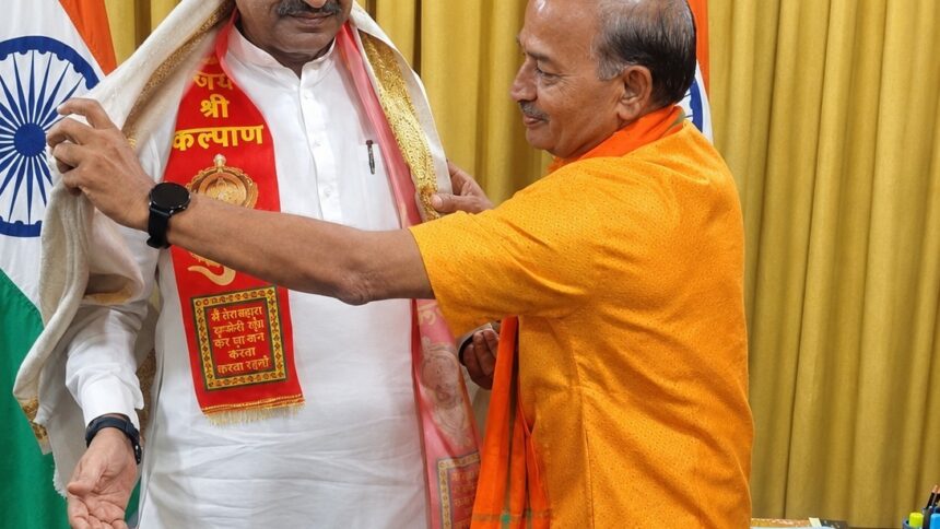 लोकसभा अध्यक्ष ओम बिरला को दिया 21वें कल्याण महाकुंभ का निमंत्रण