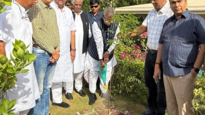 वनमंत्री की मौजूदगी में राज्यपाल माथुर ने किया पौधारोपण