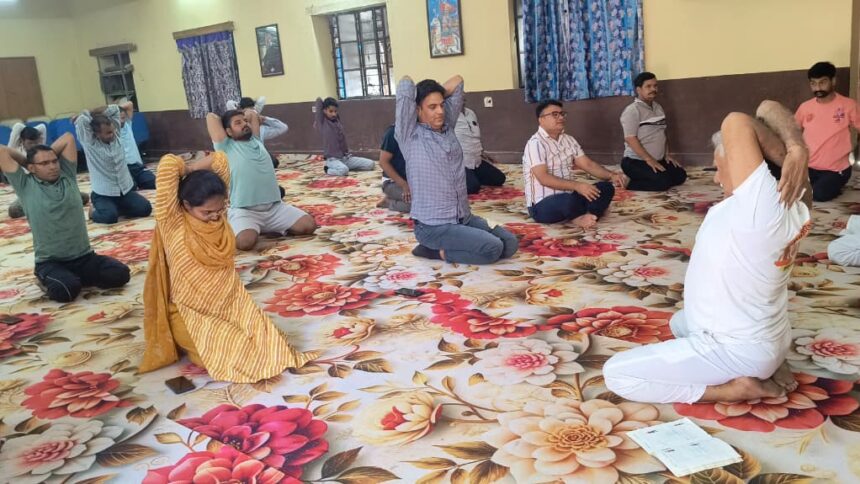 अंतर्राष्ट्रीय योग दिवस पर मावली न्यायालय परिसर में योग एवं प्राणायाम का आयोजन