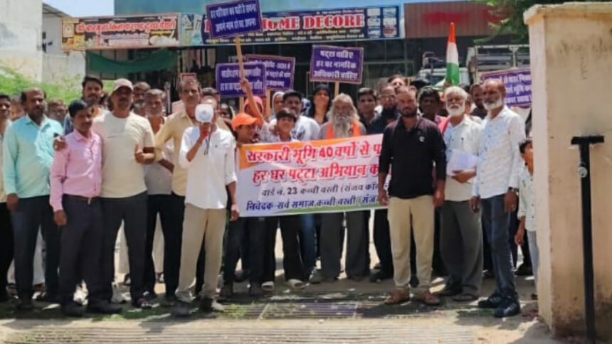 पट्टों की मांग को लेकर कच्ची बस्ती के निवासियों ने निकाली रैली,शिविर में सुनाई व्यथा, पालिका ने स्वायत्त शासन विभाग से मांगा मार्गदर्शन