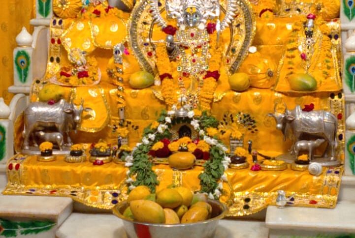निर्जला एकादशी पर अखाड़ा मंदिर में भगवान सत्यनारायण का आलौकिक श्रृंगार, श्रद्धालुओं की उमड़ी आस्था