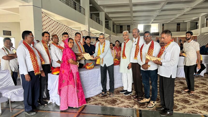 प्रधानमंत्री के लाइव प्रसारण के दौरान आयोजित शिविर में 31 पट्टे वितरित, 20 प्रकरणों का हुआ निस्तारण