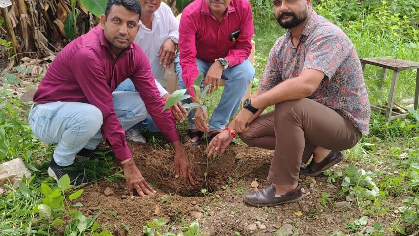 आसन स्कूल में हर्षोल्लास के साथ मनाई गई गुरु पूर्णिमा, ‘रीड ए थॉन’ गतिविधि का हुआ आयोजन