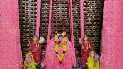द्वारिकाधीश मंदिर में हिंडोलना मनोरथ, गुलाबी छटा में विराजे प्रभु,दर्शन के लिए उमड़ा श्रद्धालुओं का सैलाब, संध्या आरती में गूंजे जय श्री कृष्ण के जयकारे