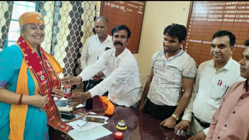 शिक्षक संघ अंबेडकर ने नवपदस्थापित मुख्य ब्लॉक शिक्षा अधिकारी का किया स्वागत