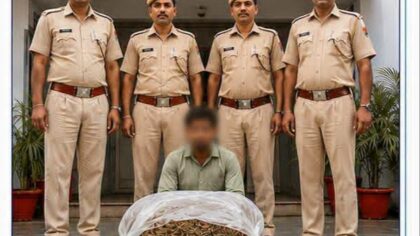 1.265 किलोग्राम अवैध गांजे के साथ अम्बामाता थाने का हिस्ट्रीशीटर गिरफ्तार