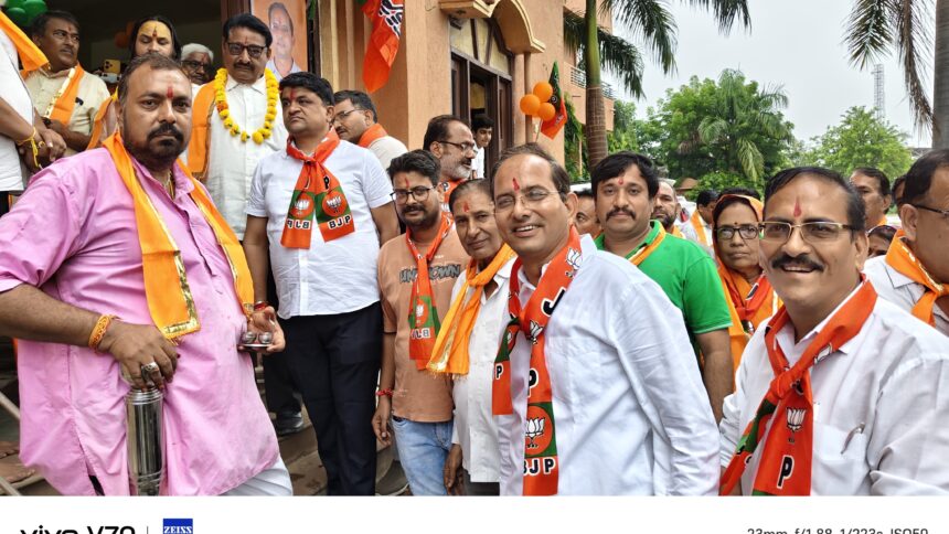 महंत शिव शंकर दास के कर-कमलों से हुआ वार्ड 18 में भाजपा प्रत्याशी शैलेष पालीवाल के कार्यालय का उद्घाटन
