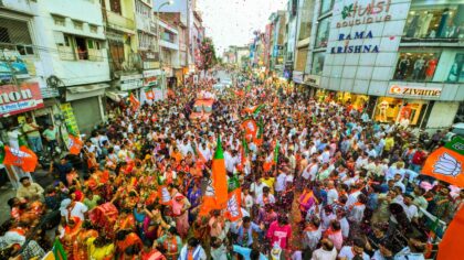 उदयपुर में भाजपा के रोड शो में उमड़ा जनसैलाब, विकास के संकल्प के साथ कमल खिलाने का आह्वान