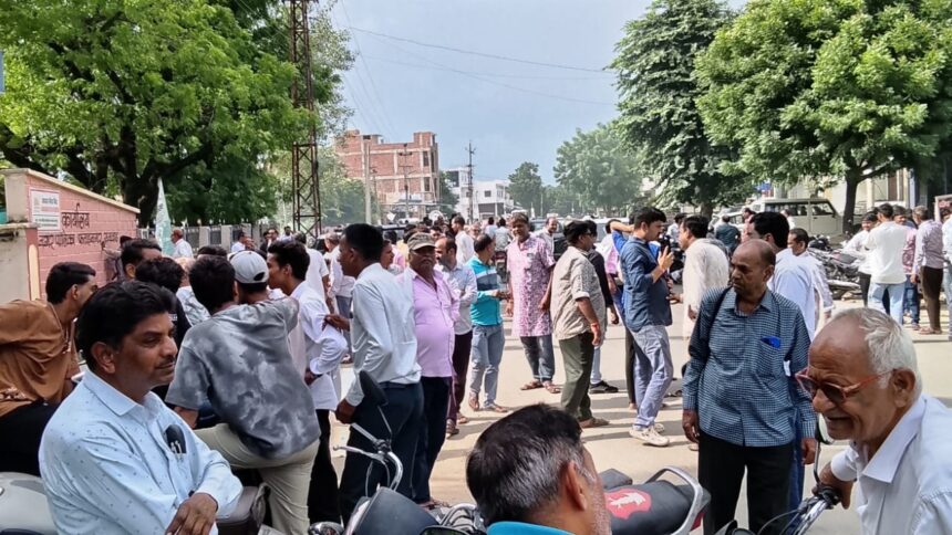 फतहनगर-सनवाड़ पालिका अध्यक्ष पद के लिए पांच नामांकन दाखिल,सामान्य महिला वर्ग के अध्यक्ष पद के लिए कांग्रेस, भाजपा और निर्दलीय प्रत्याशी मैदान में