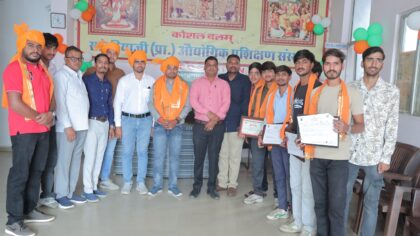 फतहनगर आईटीआई में विश्वकर्मा जयंती पर मेधावी विद्यार्थियों और चयनित पूर्व छात्रों का सम्मान