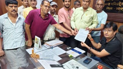 अध्यक्ष चुनाव में पार्षदों की सुरक्षा को लेकर कांग्रेस ने उपखण्ड अधिकारी को सौंपा ज्ञापन