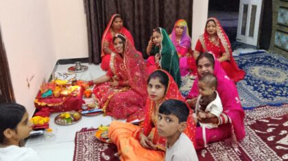 फतहनगर में सुहागिनों ने श्रद्धा और उल्लास के साथ मनाया करवा चौथ, चांद के दीदार कर खोला व्रत